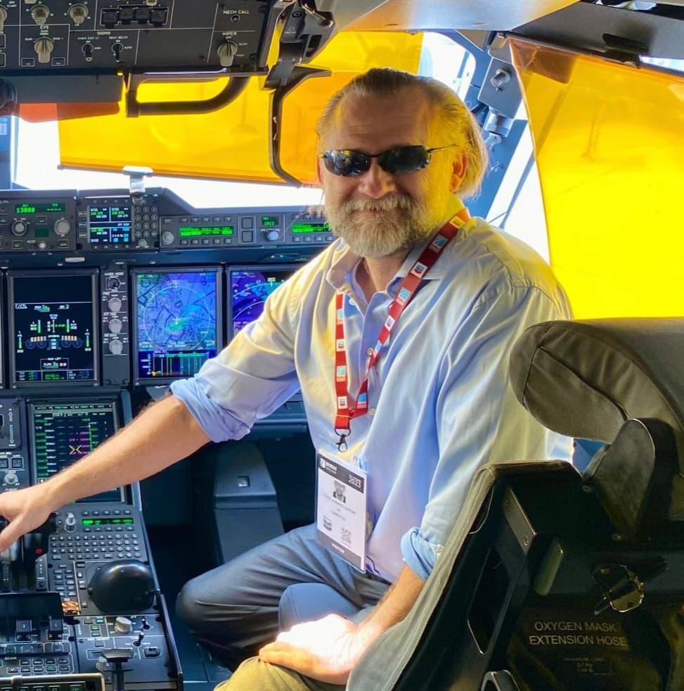 Captain Ayberg Cavlak, Senior Mentor at PilotLaunchpad with military and airline experience